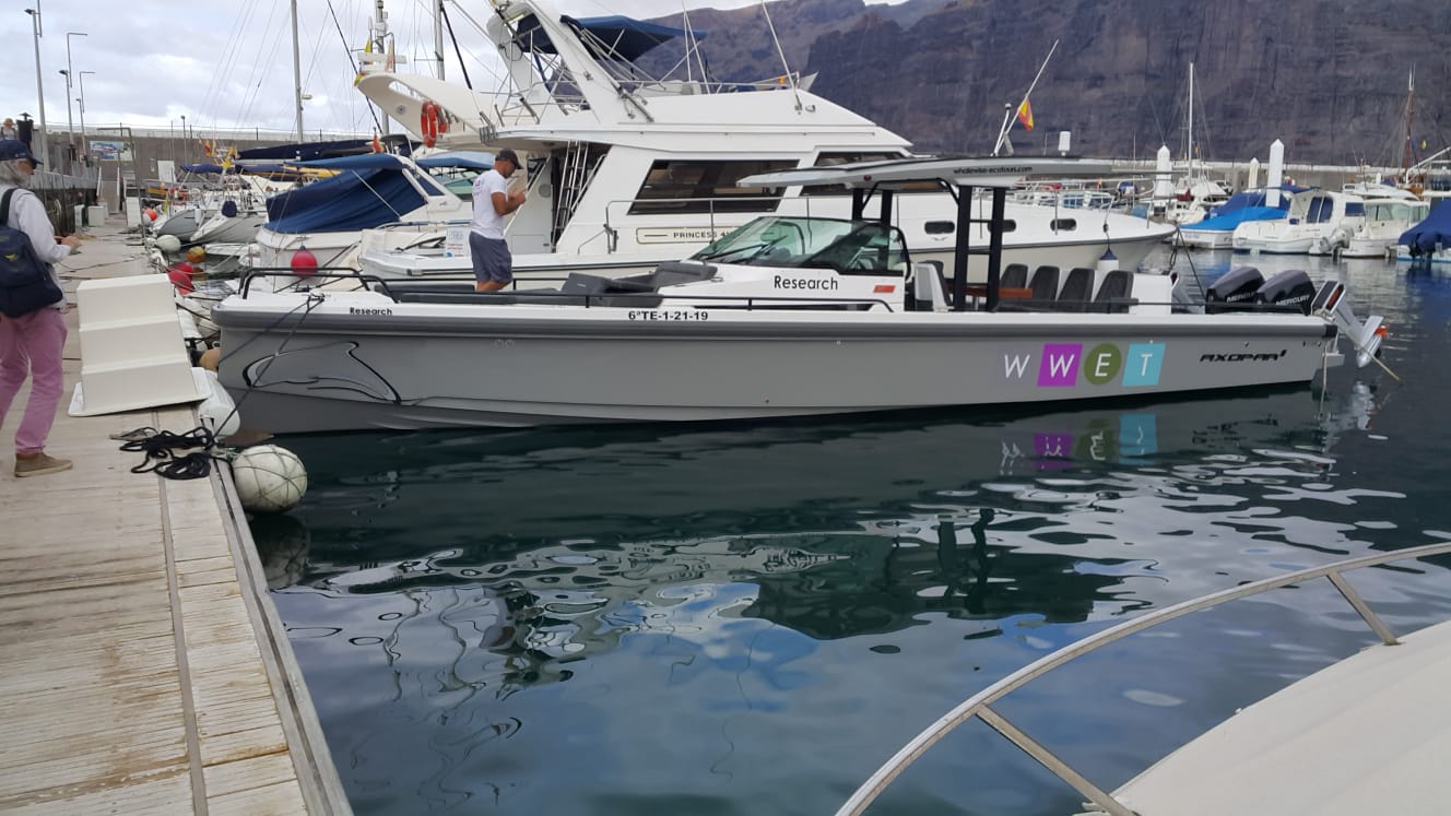 foto barco pantalán